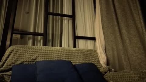 whispero_o online show from October 19, 2025, 7:36 pm