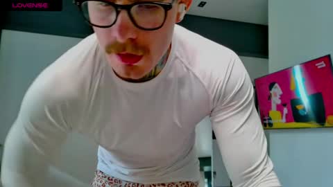 Snapshot of white_king999 chatting on April 30, 2026, 12:00 pm Max online show from April 30, 2026, 12:00 pm