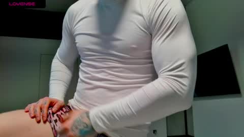 Snapshot of white_king999 chatting on May 1, 2026, 2:49 am Max online show from May 1, 2026, 2:49 am