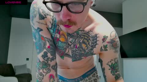 Snapshot of white_king999 chatting on May 13, 2026, 2:42 am Max online show from May 13, 2026, 2:42 am