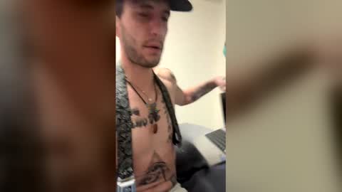 Snapshot of whiteboiiandhisbitch chatting on February 14, 2026, 3:36 am whiteboiiandhisbitch online show from February 14, 2026, 3:36 am