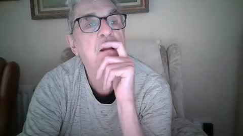 whitebriefs009 online show from January 11, 2026, 10:42 am