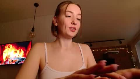 Snapshot of whiteprincessluna chatting on November 19, 2025, 1:55 pm You wont find me here on Saturdays and Sundays online show from November 19, 2025, 1:55 pm