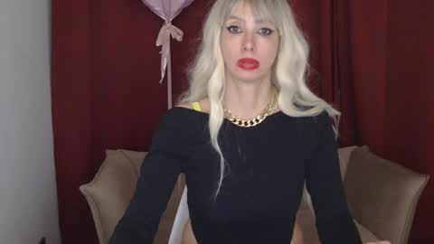 Snapshot of whitequeen888 chatting on February 3, 2025, 8:35 pm White Queen online show from February 3, 2025, 8:35 pm