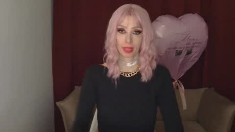 Snapshot of whitequeen888 chatting on February 16, 2025, 6:43 pm White Queen online show from February 16, 2025, 6:43 pm