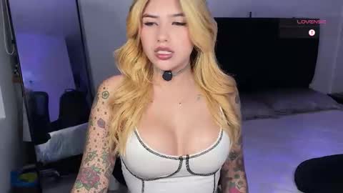 Snapshot of whites_emma chatting on September 26, 2025, 2:48 am EMMA online show from September 26, 2025, 2:48 am