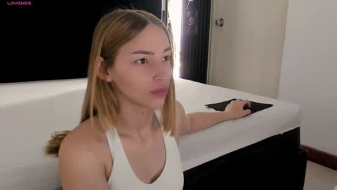 WhiteSun online show from November 3, 2025, 12:50 pm