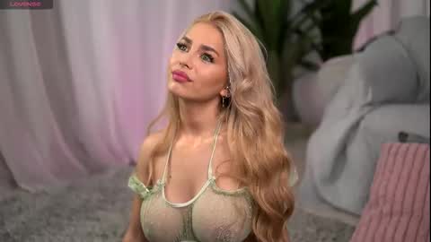 whitneyandrews online show from November 13, 2025, 4:33 am