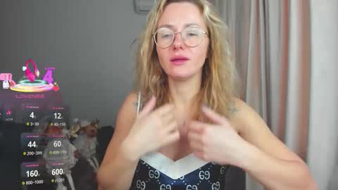 Snapshot of whitneypunnch chatting on December 18, 2025, 6:52 am whitneypunnch online show from December 18, 2025, 6:52 am