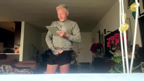 whoawerowhoa online show from November 23, 2025, 3:23 pm