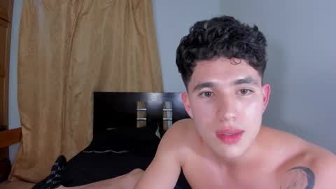 Snapshot of whos_he chatting on November 30, 2025, 12:58 am whos_he online show from November 30, 2025, 12:58 am