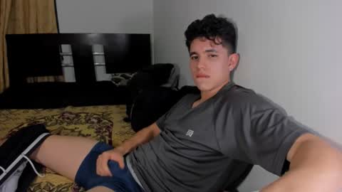 Snapshot of whos_he chatting on December 2, 2025, 10:16 pm whos_he online show from December 2, 2025, 10:16 pm