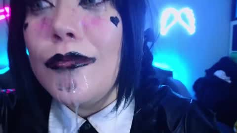 Laura  online show from December 6, 2024, 5:31 am