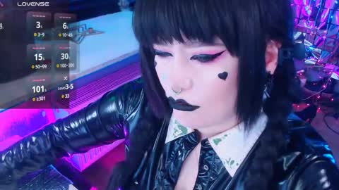 Laura  online show from February 3, 2025, 11:05 pm