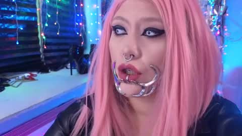 Laura  online show from March 2, 2025, 5:44 am