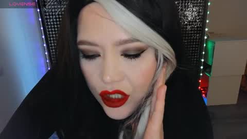 Laura  online show from April 15, 2026, 7:54 pm