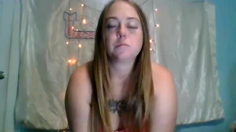 Snapshot of wifeyunlocked chatting on October 12, 2025, 3:05 am WIfeyUnlocked online show from October 12, 2025, 3:05 am