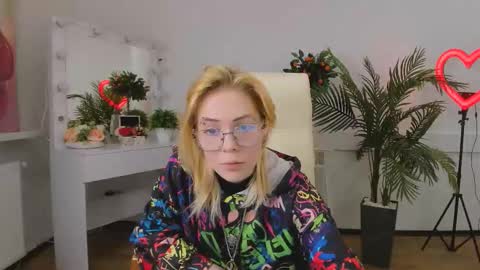 Snapshot of wild_berry_soul chatting on October 16, 2025, 6:36 am wild_berry_soul online show from October 16, 2025, 6:36 am
