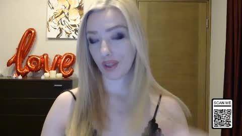 Snapshot of wild_silk_desire chatting on April 4, 2026, 5:43 pm Alina online show from April 4, 2026, 5:43 pm