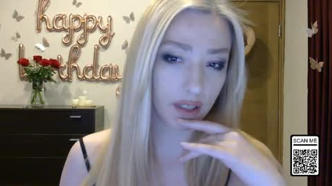 Snapshot of wild_silk_desire chatting on April 10, 2026, 5:39 pm Alina online show from April 10, 2026, 5:39 pm