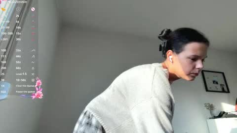 Snapshot of wildahankin chatting on February 7, 2026, 3:05 pm Mia online show from February 7, 2026, 3:05 pm