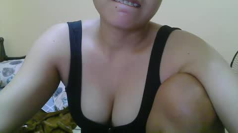 Snapshot of wildcamille chatting on February 4, 2025, 7:40 am camille online show from February 4, 2025, 7:40 am