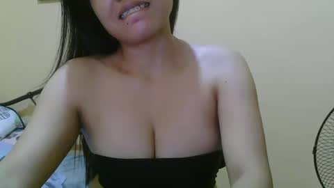 Snapshot of wildcamille chatting on February 21, 2025, 5:46 am camille online show from February 21, 2025, 5:46 am