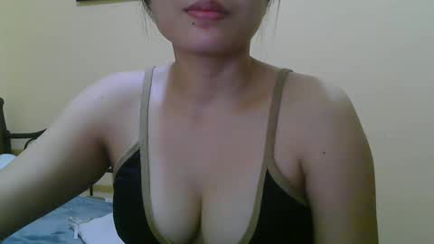 Snapshot of wildcamille chatting on February 26, 2025, 1:21 am camille online show from February 26, 2025, 1:21 am