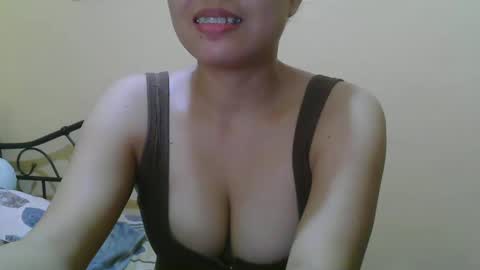 Snapshot of wildcamille chatting on February 26, 2025, 10:26 am camille online show from February 26, 2025, 10:26 am