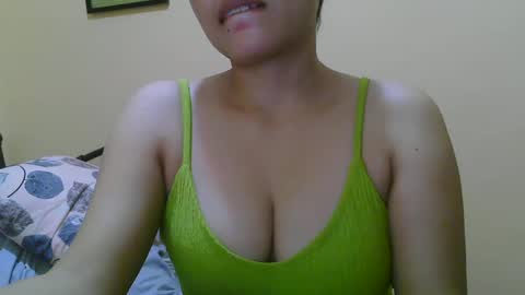 Snapshot of wildcamille chatting on February 27, 2025, 6:40 am camille online show from February 27, 2025, 6:40 am