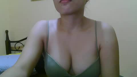 Snapshot of wildcamille chatting on March 2, 2025, 5:33 am camille online show from March 2, 2025, 5:33 am