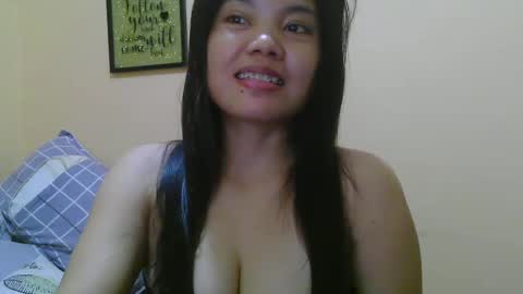 Snapshot of wildcamille chatting on March 7, 2025, 3:51 am camille online show from March 7, 2025, 3:51 am