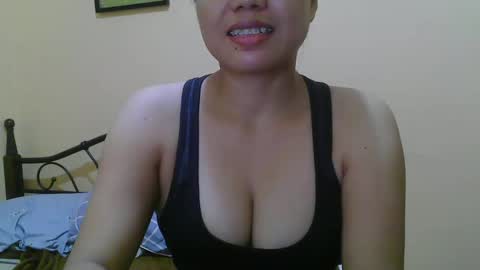 Snapshot of wildcamille chatting on March 10, 2025, 2:06 am camille online show from March 10, 2025, 2:06 am