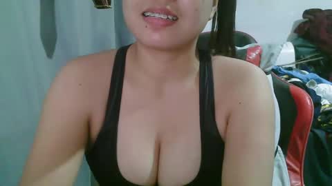 Snapshot of wildcamille chatting on October 29, 2025, 6:37 am camille online show from October 29, 2025, 6:37 am