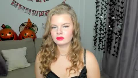 Snapshot of wildedesire chatting on October 20, 2025, 12:05 pm wildedesire online show from October 20, 2025, 12:05 pm