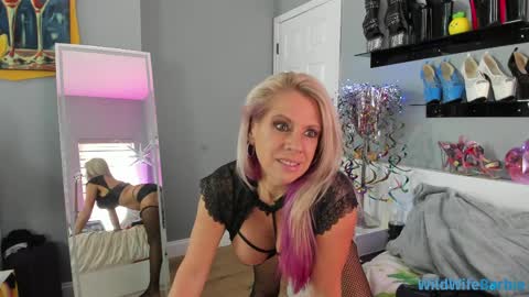 Snapshot of wildwifebarbie chatting on April 10, 2026, 3:50 pm Angelica 49 online show from April 10, 2026, 3:50 pm