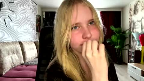 Anny online show from May 28, 2026, 11:40 am