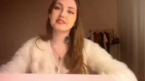 Snapshot of willatrisch chatting on October 19, 2025, 2:18 pm Kate online show from October 19, 2025, 2:18 pm