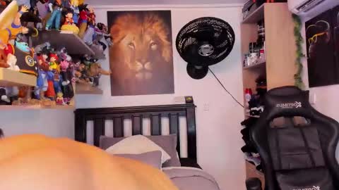 Snapshot of william_dracko9 chatting on October 9, 2025, 4:10 am Dracko online show from October 9, 2025, 4:10 am