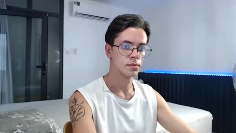 Snapshot of william_henry_a chatting on October 19, 2025, 1:39 am William online show from October 19, 2025, 1:39 am