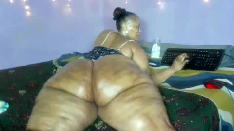 Snapshot of wilmaassylum chatting on December 20, 2025, 5:25 am wilmaassylum online show from December 20, 2025, 5:25 am