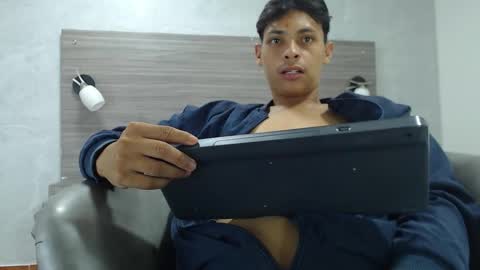 Wiltom online show from November 11, 2025, 4:12 am