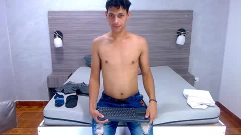 Wiltom online show from November 15, 2025, 3:48 am