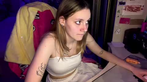 Snapshot of winifredfeuerstein chatting on May 18, 2026, 8:36 pm Alya online show from May 18, 2026, 8:36 pm