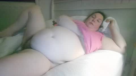 Snapshot of winnieatplay chatting on April 4, 2026, 4:11 am Winnie online show from April 4, 2026, 4:11 am