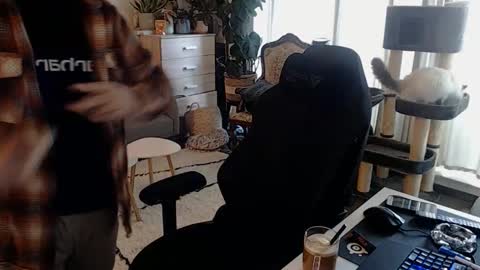 cream36 online show from October 15, 2025, 7:41 am