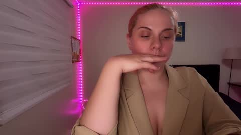 Snapshot of winter_miracle chatting on December 17, 2025, 7:03 am Winter Miracle online show from December 17, 2025, 7:03 am