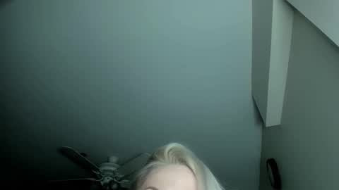 Snapshot of winter_miracle chatting on February 11, 2026, 2:33 pm Winter Miracle online show from February 11, 2026, 2:33 pm