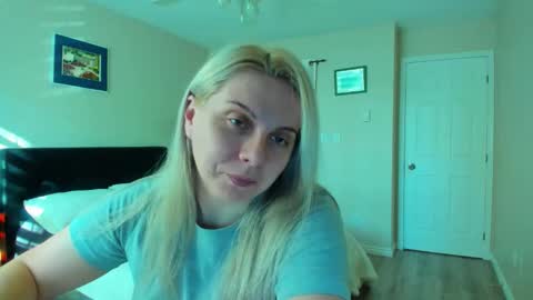 Snapshot of winter_miracle chatting on February 17, 2026, 11:11 pm Winter Miracle online show from February 17, 2026, 11:11 pm