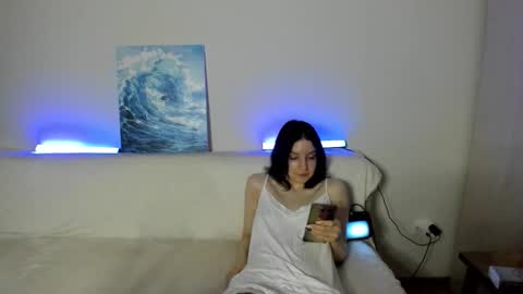 Snapshot of winter_moonl chatting on December 16, 2025, 12:43 pm Vika online show from December 16, 2025, 12:43 pm